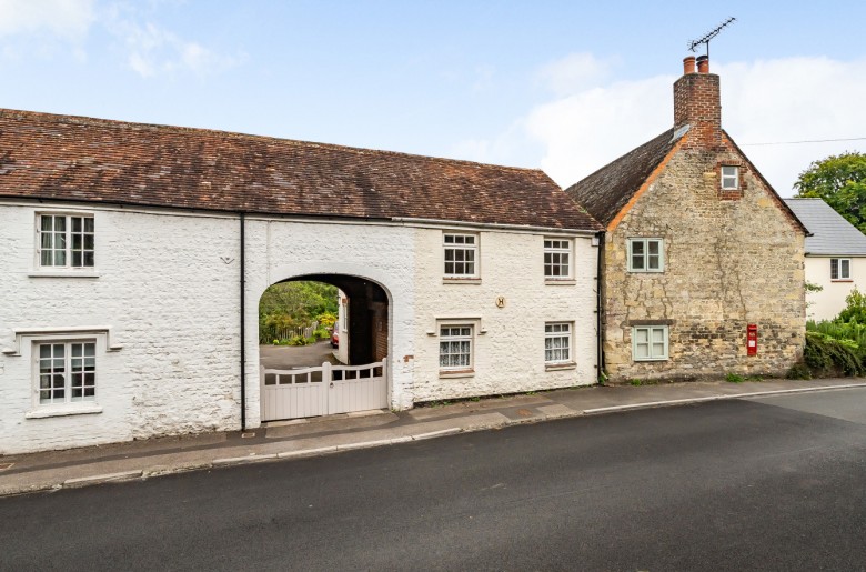 Click the photo for more details of Bishopstrow, Warminster, Wiltshire