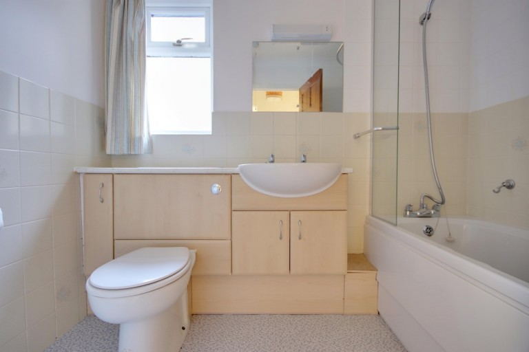 Images for Woodley Gardens, Lymington, SO41