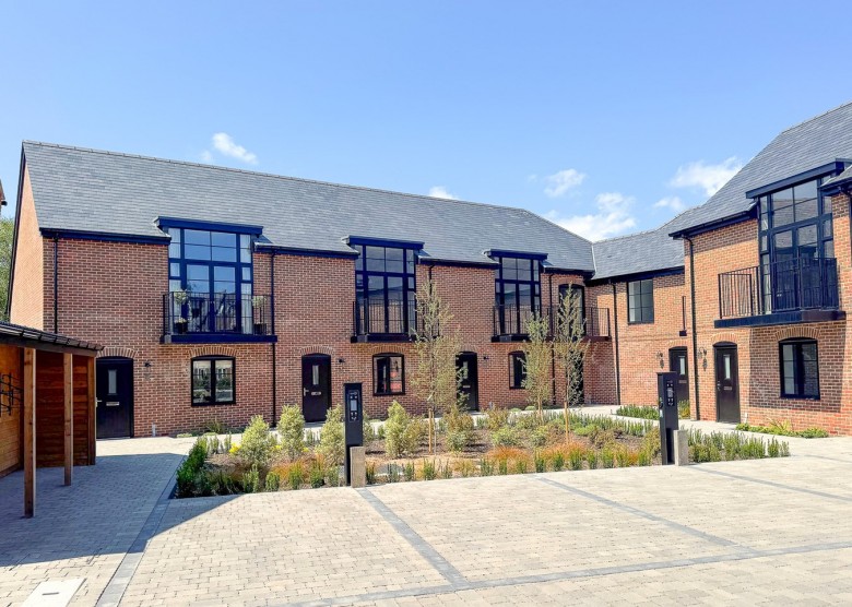 Click the photo for more details of Connaught Place, Brockenhurst, SO42