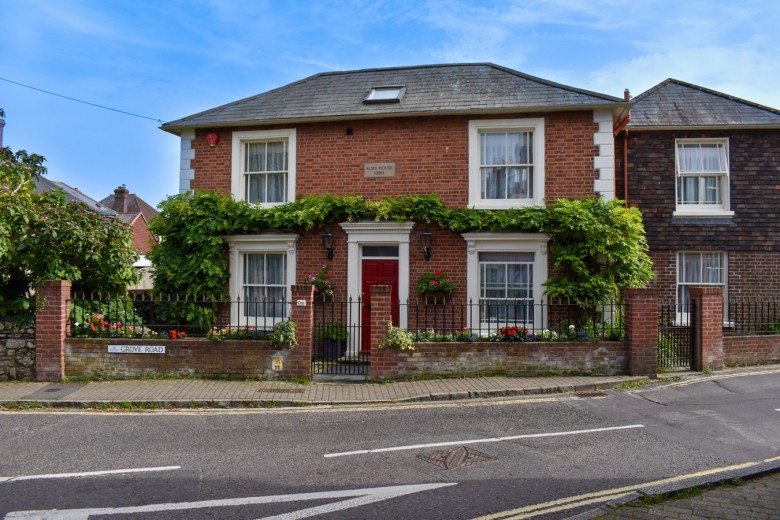Click the photo for more details of 1 Grove Road, Lymington, SO41
