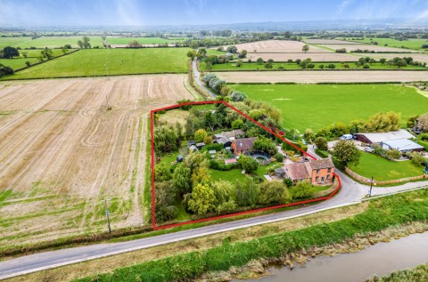 Click the photo for more details of Saltmoor, Burrowbridge, Somerset