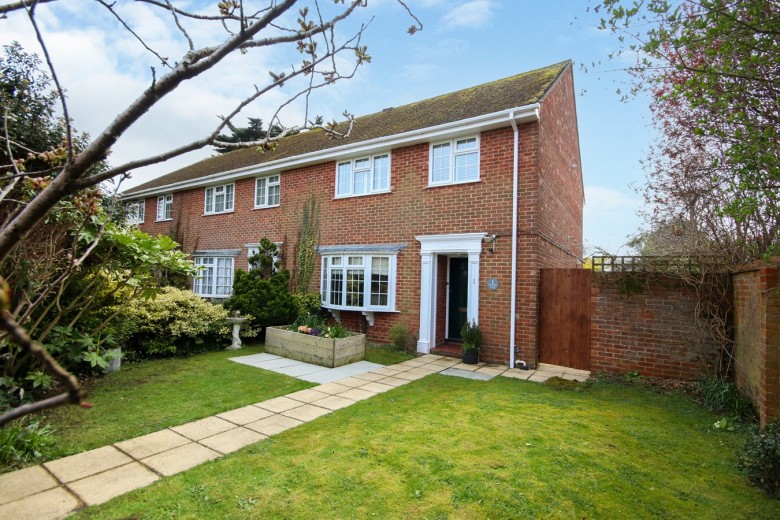 Click the photo for more details of Avenue Road, Lymington, SO41