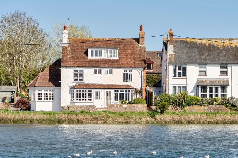 Click the photo for more details of 33 Slipper Road, Hermitage, PO10