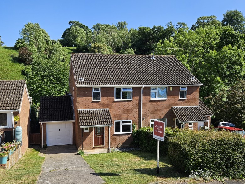 Click the photo for more details of Bushy Coombe Gardens, Glastonbury, Somerset