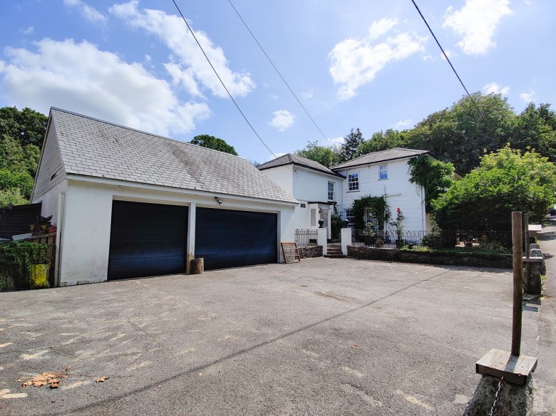 Click the photo for more details of Clay Hill, Lyndhurst, SO43