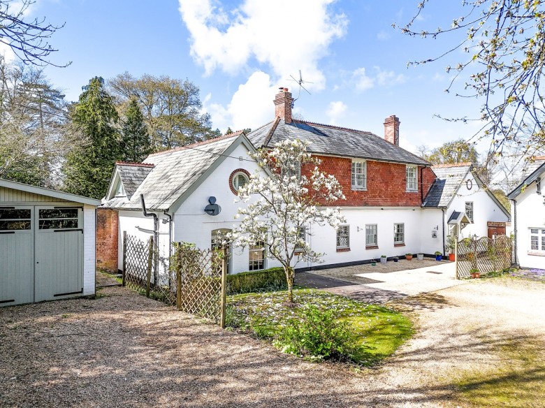 Click the photo for more details of Brook, Lyndhurst, SO43