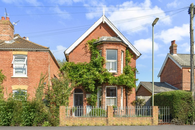 Click the photo for more details of Middle Road, Lymington, SO41