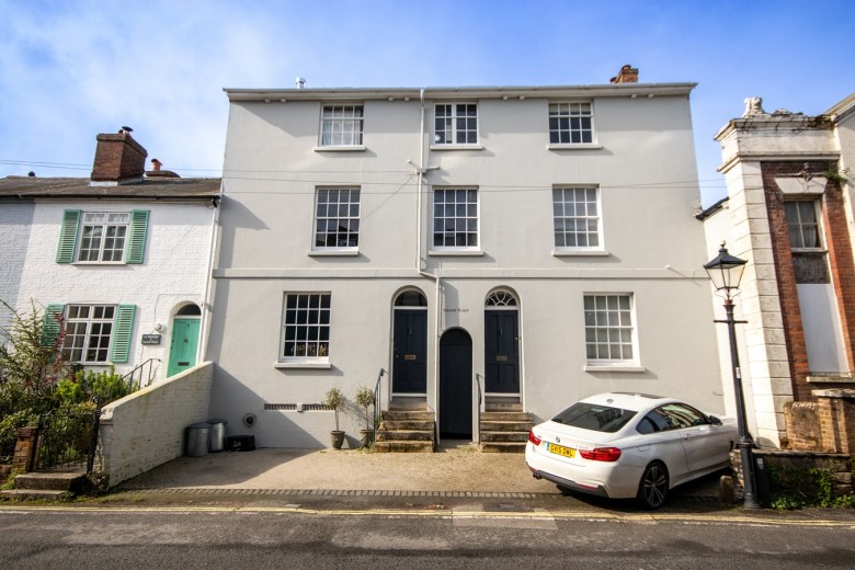 Click the photo for more details of Bath Road, Lymington, SO41