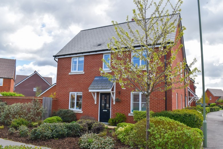 Click the photo for more details of Narrowleaf Drive, Ringwood, BH24