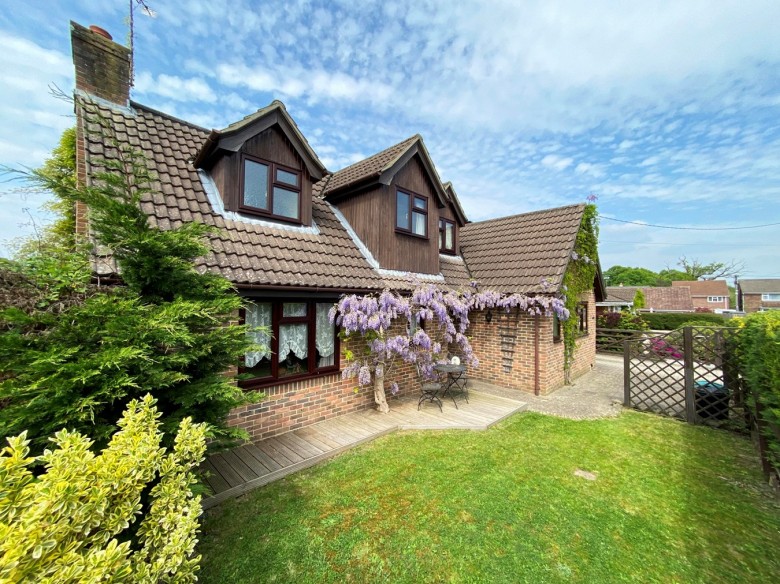Click the photo for more details of Bolhinton Avenue, Pooks Green, New Forest, SO40