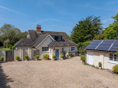 Click the photo for more details of Downton Lane, Downton, Lymington, SO41