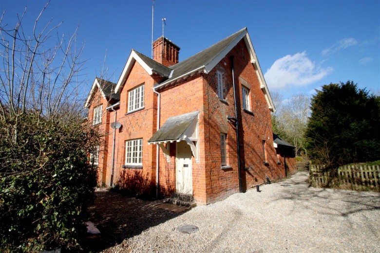 Click the photo for more details of Blenheim Road, Shirburn, Watlington