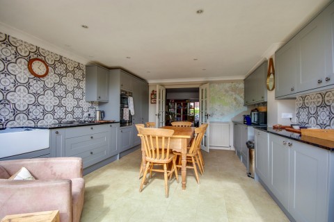 Click the photo for more details of Southampton Road, Lymington, SO41