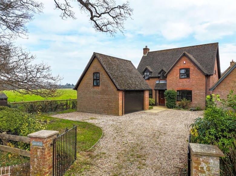 Click the photo for more details of Centre Lane, Everton, Lymington, SO41