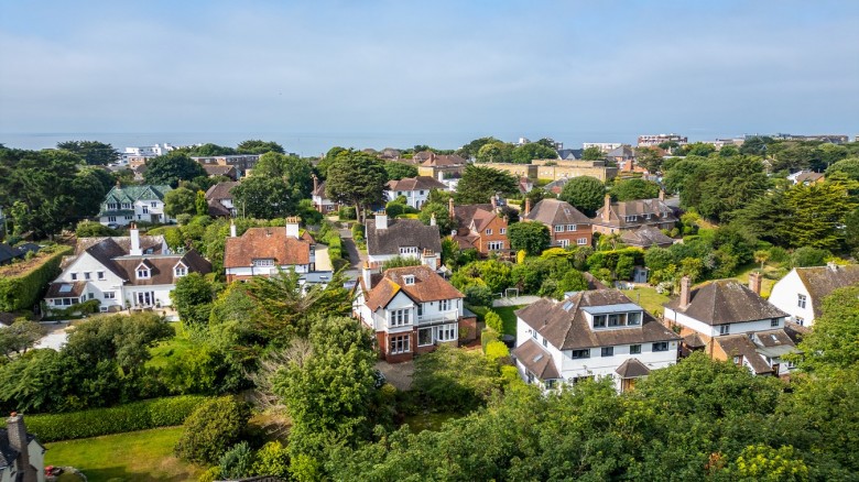 Click the photo for more details of Wood Lane, Milford on Sea, Lymington, SO41