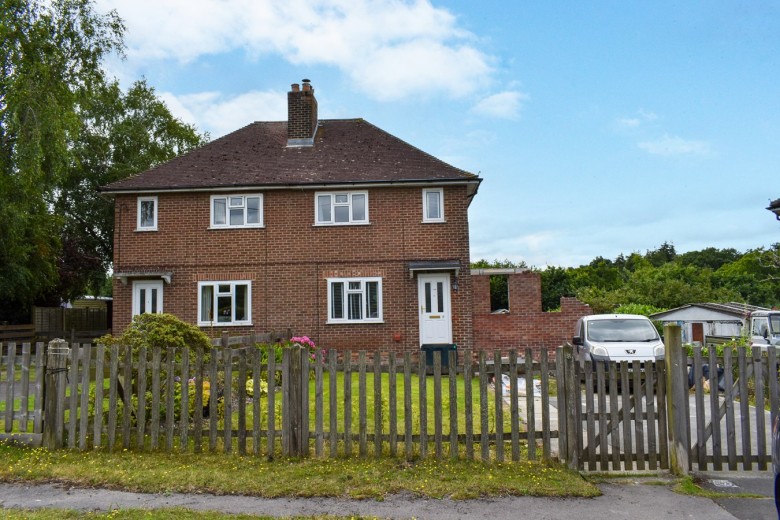 Click the photo for more details of East End, Lymington, SO41