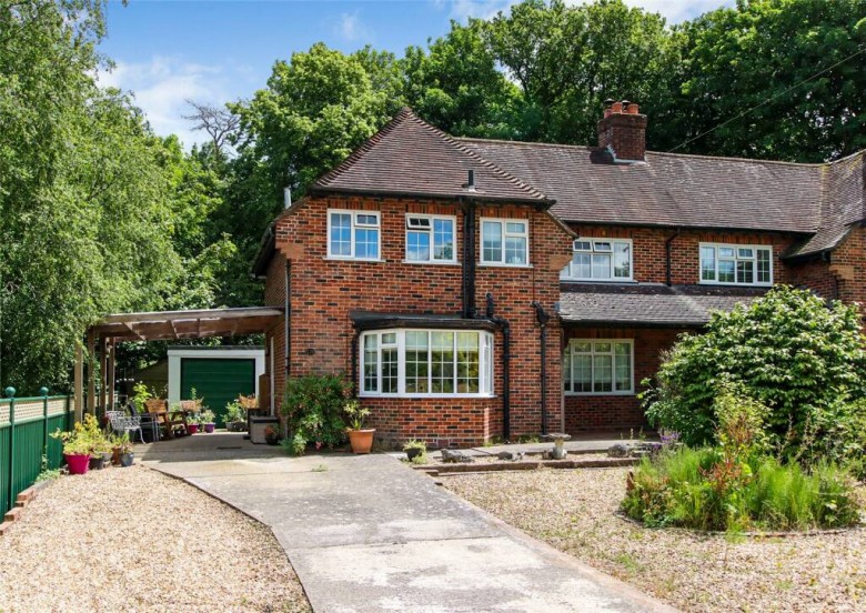 Click the photo for more details of Southampton Road, Lymington, SO41