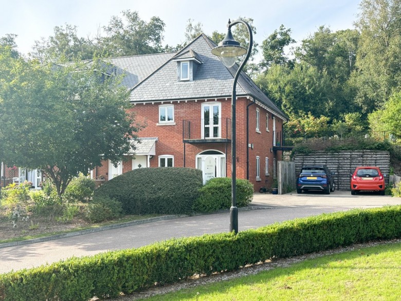 Click the photo for more details of Holycross, Cross in Hand, East Sussex