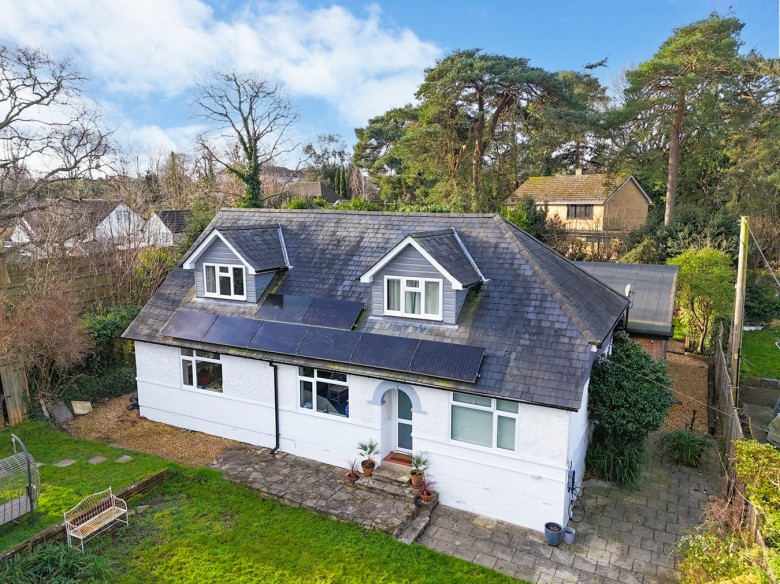 Click the photo for more details of Lower Buckland Road, Lymington, SO41