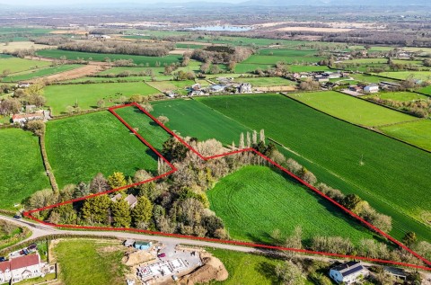 Click the photo for more details of Whitley Lane, Ashcott, Somerset
