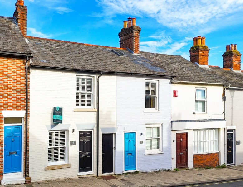 Click the photo for more details of Station Street, Lymington, SO41