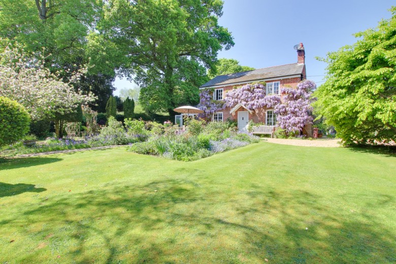 Click the photo for more details of Bank, Lyndhurst, SO43