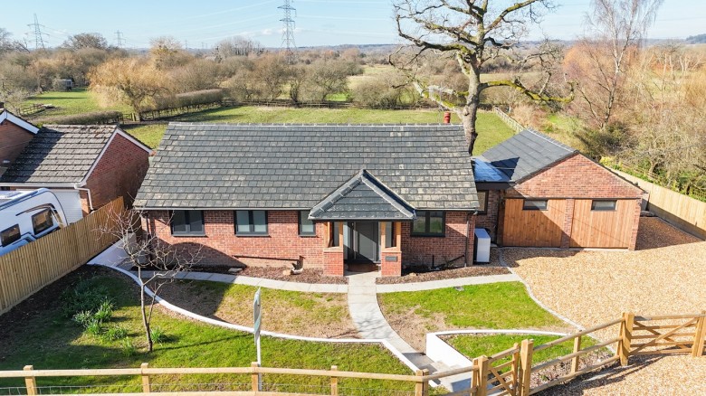 Click the photo for more details of High Street, Woodgreen, Fordingbridge, SP6