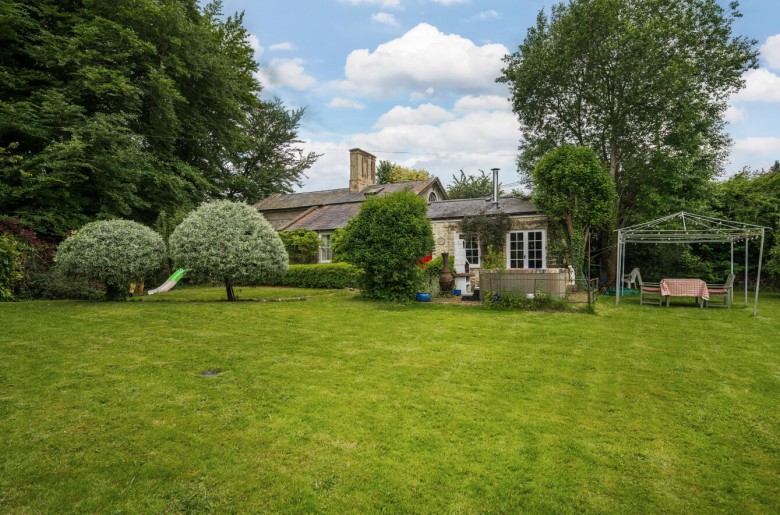 Click the photo for more details of Sutton Veny, Wiltshire