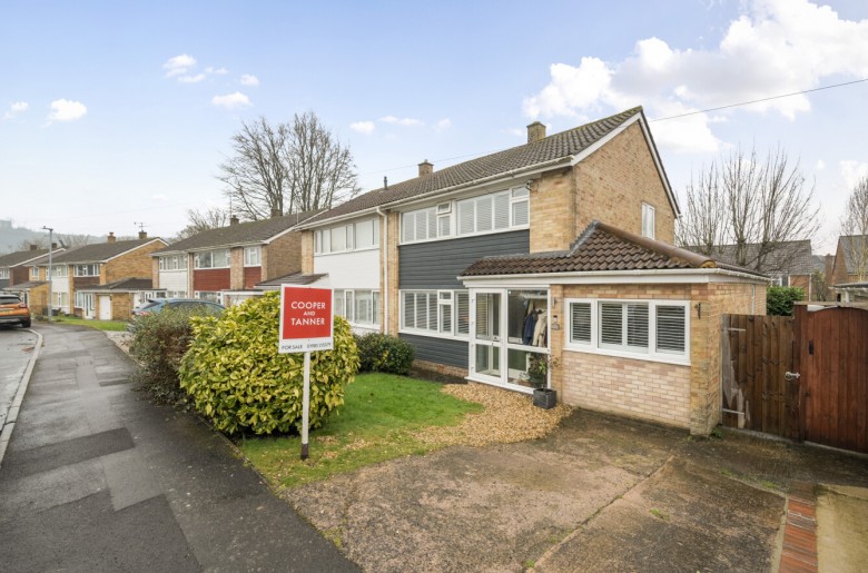 Click the photo for more details of Manor Gardens, Warminster, Wiltshire