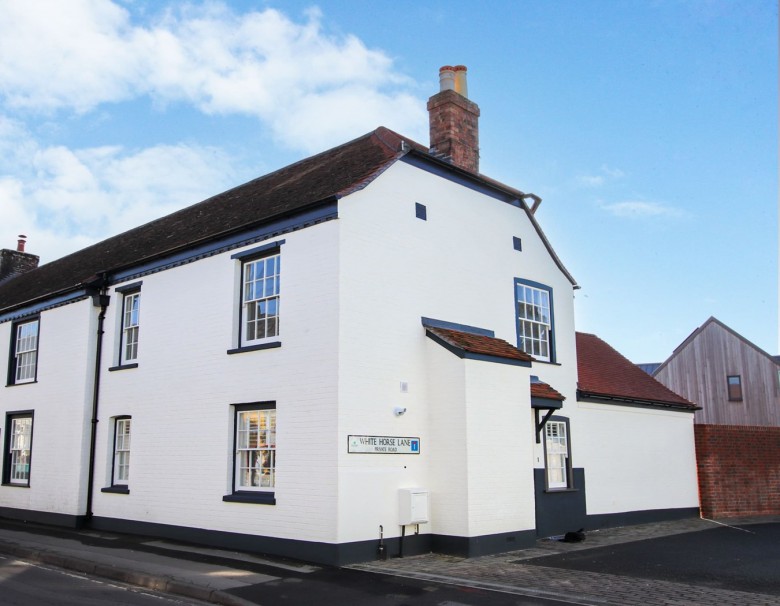 Click the photo for more details of White Horse Lane, Milford on Sea, SO41