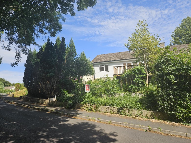 Click the photo for more details of Leg of Mutton Road, Glastonbury, Somerset