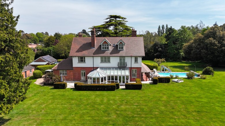 Click the photo for more details of Sopley, Christchurch, BH23
