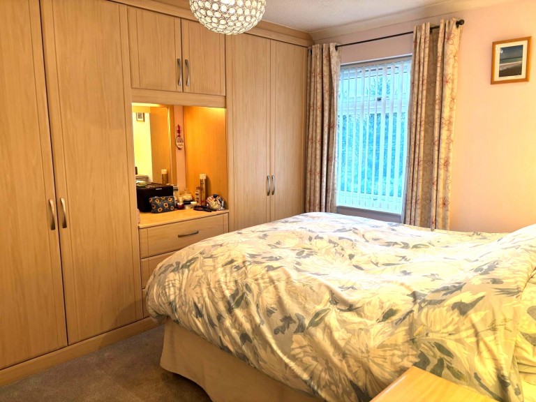Images for Paray Drive, Wells