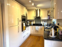 Images for Paray Drive, Wells