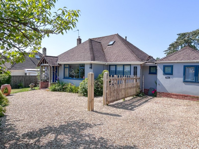 Click the photo for more details of Armstrong Close, Brockenhurst, SO42