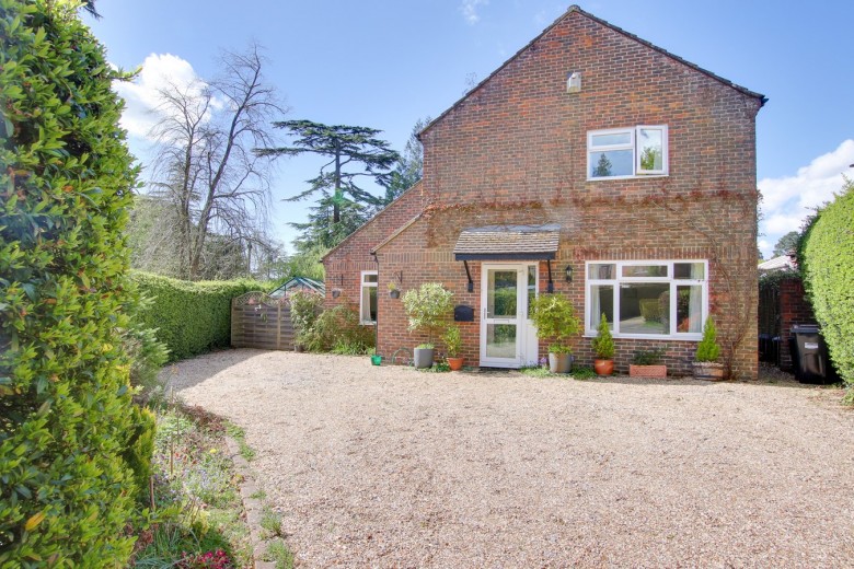 Click the photo for more details of Haskells Close, Lyndhurst, SO43