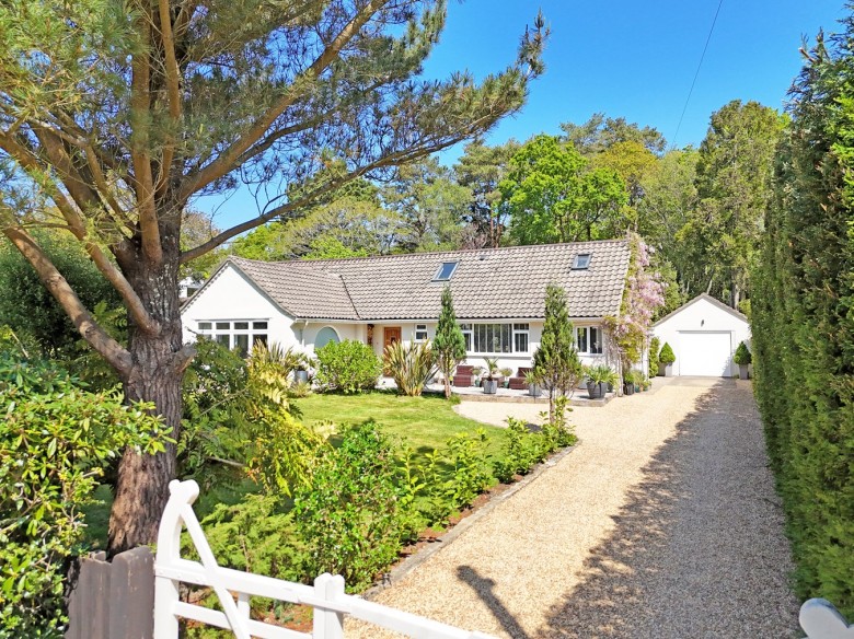 Click the photo for more details of Dial Close, Bransgore, Christchurch, BH23