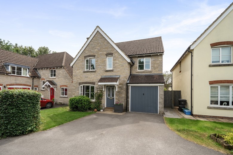 Click the photo for more details of Yeo Close, Cheddar, Somerset
