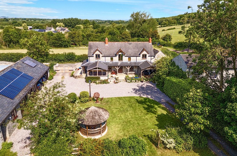 Click the photo for more details of Coombe Hill, Keinton Mandeville, Somerset