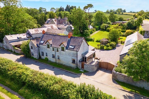 Click the photo for more details of Coombe Hill, Keinton Mandeville, Somerset