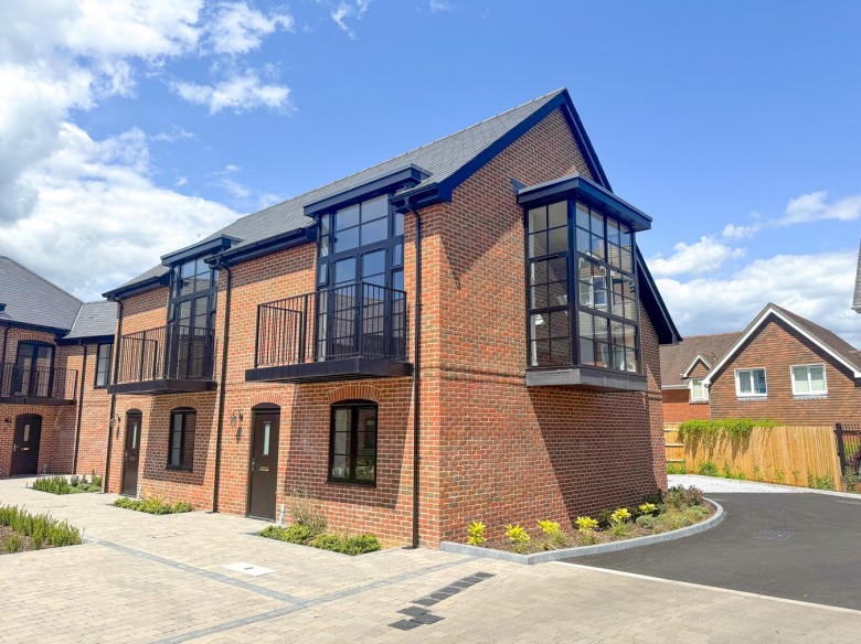 Click the photo for more details of Connaught Place, Brockenhurst, SO42