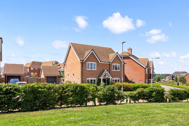 Images for Alder Way, Faygate, RH12