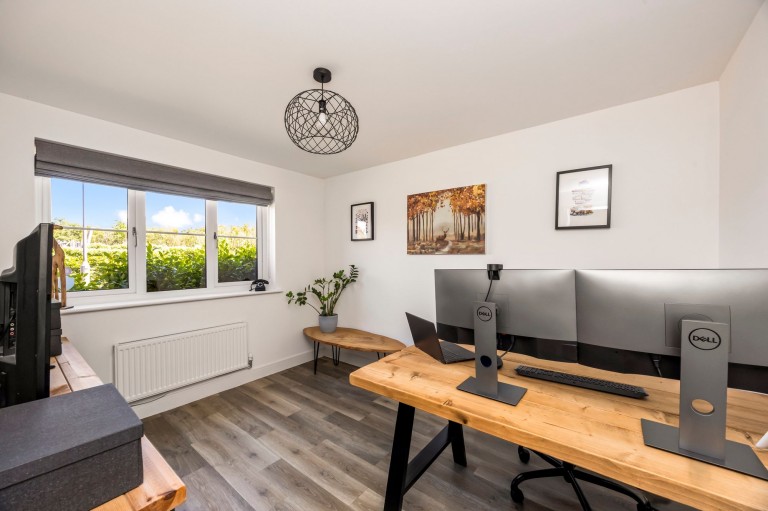 Images for Alder Way, Faygate, RH12
