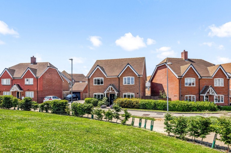 Images for Alder Way, Faygate, RH12