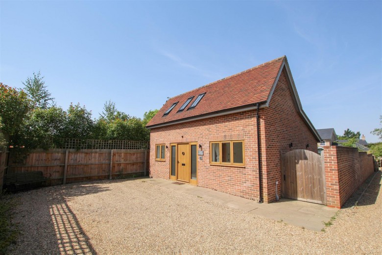Click the photo for more details of Cole End Lane, Sewards End, Saffron Walden