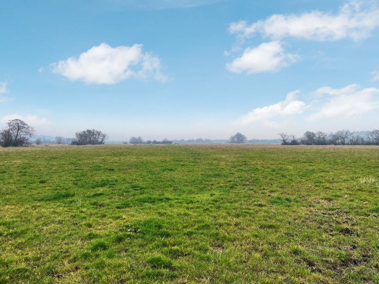 Click the photo for more details of Queens Sedgemoor, Long Drove, Glastonbury, Somerset