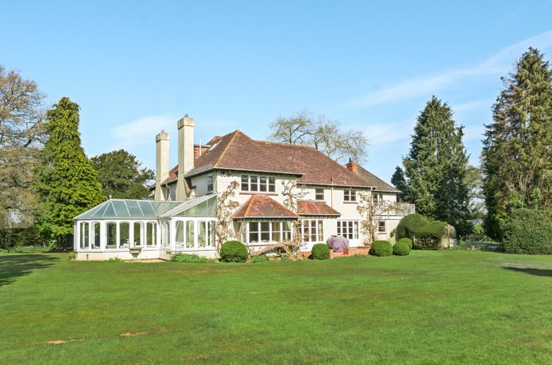Click the photo for more details of South Weirs, Brockenhurst, SO42