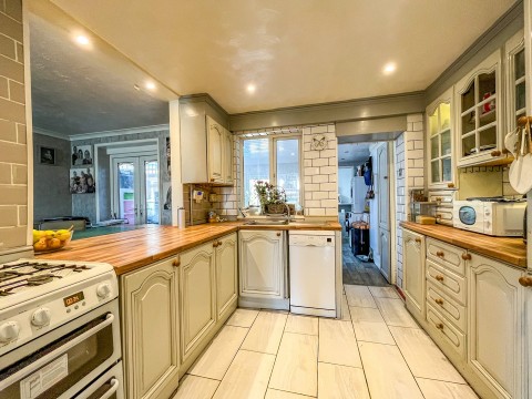 Click the photo for more details of Marley Gardens, Battle, East Sussex