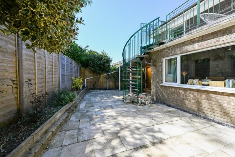 Click the photo for more details of Oaklands Close, Fordingbridge, SP6
