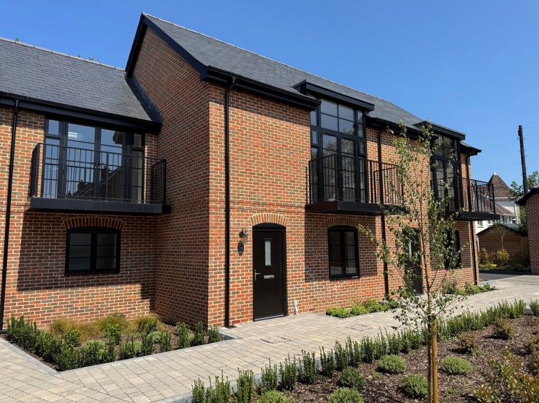 Click the photo for more details of Connaught Place, Brockenhurst, SO42